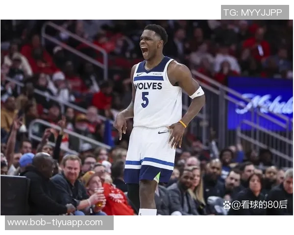 爱德华兹半场表现亮眼11投5中贡献14分1篮板1助攻1盖帽